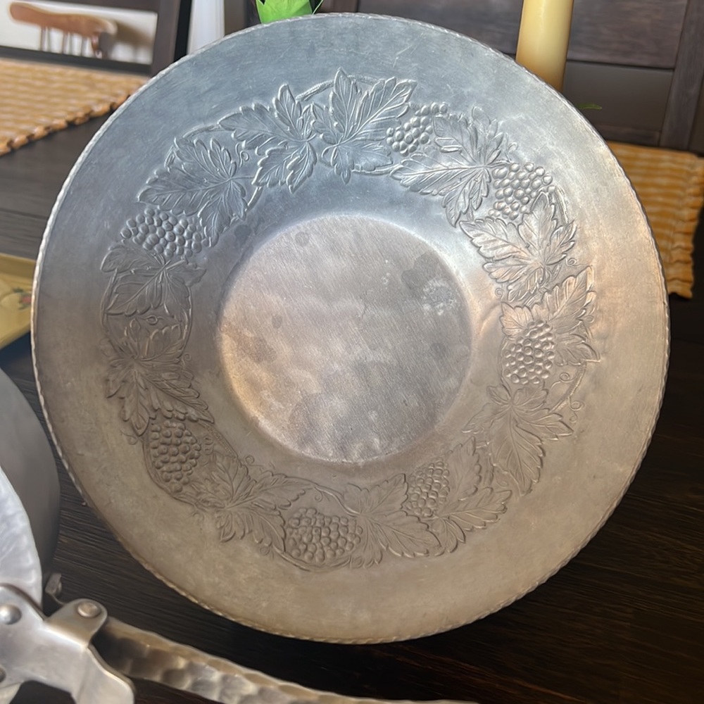 Beautiful Vintage Everlast aluminum set. So pretty to display in your kitchen.🍋 - Picture 3 of 12